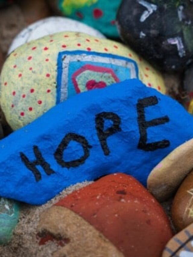 10 Amazing Quotes on Hope to Help You Feel Loved